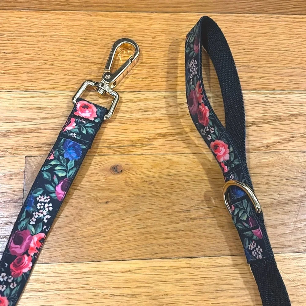NWOT Beautiful Floral Rose Colorful & Chic Dog Leash & Collar Nylon Matching Set